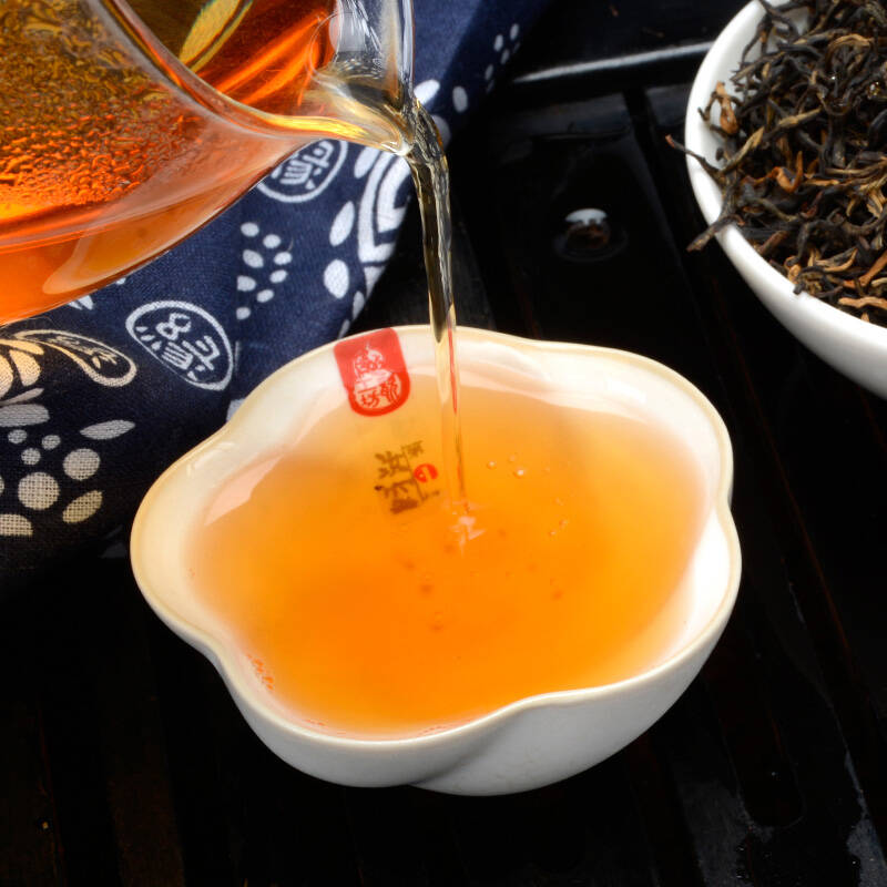 山水间茶叶金骏眉(山水金骏眉陶瓷2罐装的红茶) 第1张