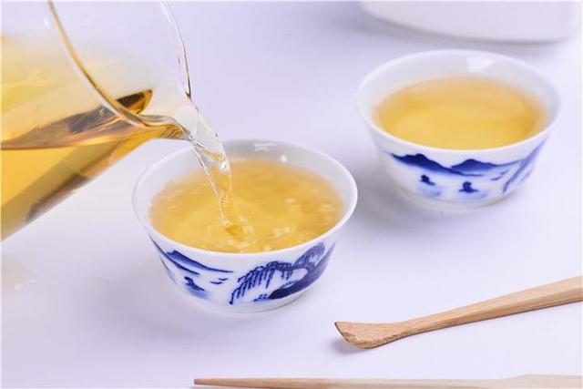 白茶叶泡奶茶(白茶叶泡奶茶好喝吗) 第2张